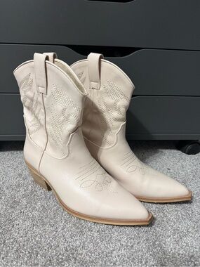 Women's Pale Pink Western Ankle Boots - Stylish Cowboy Booties